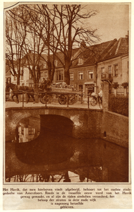 350372 Gezicht op de brug over de gracht en de voorgevels van de huizen aan de Havik te Amersfoort, uit het oosten; met ...